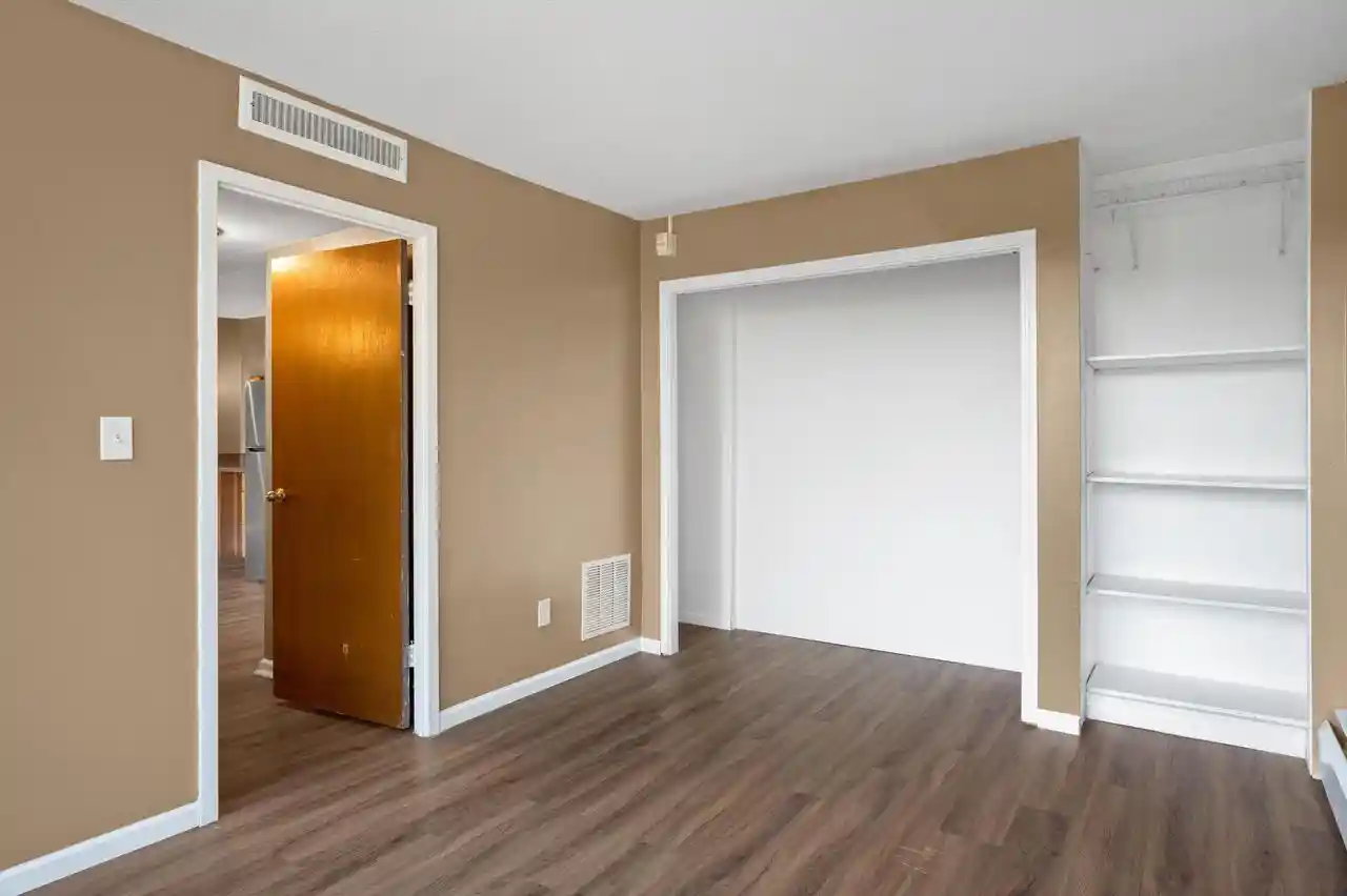 Listing Photo 4 - Condo for sale in building located at 1409 N Prospect Ave, Milwaukee, WI 53202 - Unit #302