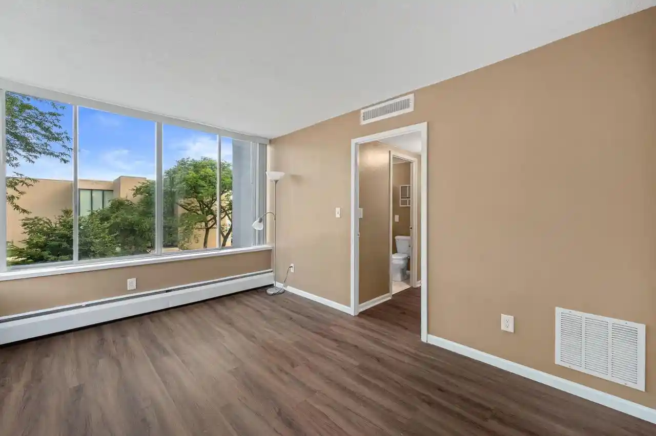 Listing Photo 5 - Condo for sale in building located at 1409 N Prospect Ave, Milwaukee, WI 53202 - Unit #302