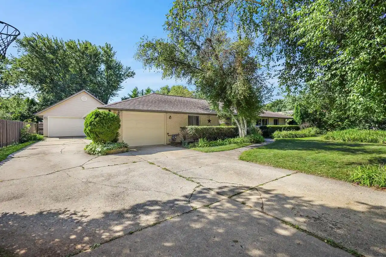 Photo 1 of Single family home for sale at 5805 Yorkshire Rd, Madison, WI 53711 | MLS# 1980814 | Listing updated on 2026-09-18