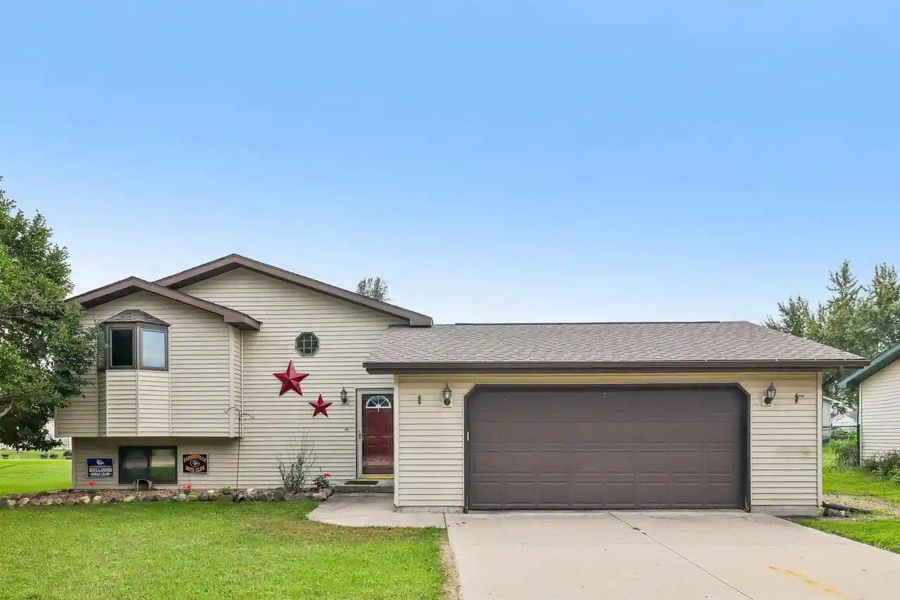 Photo 1 of Single family home for sale at 305 W Lafollette St, Pardeeville, WI 53954 | MLS# 2032791 | Listing updated on 2026-09-19