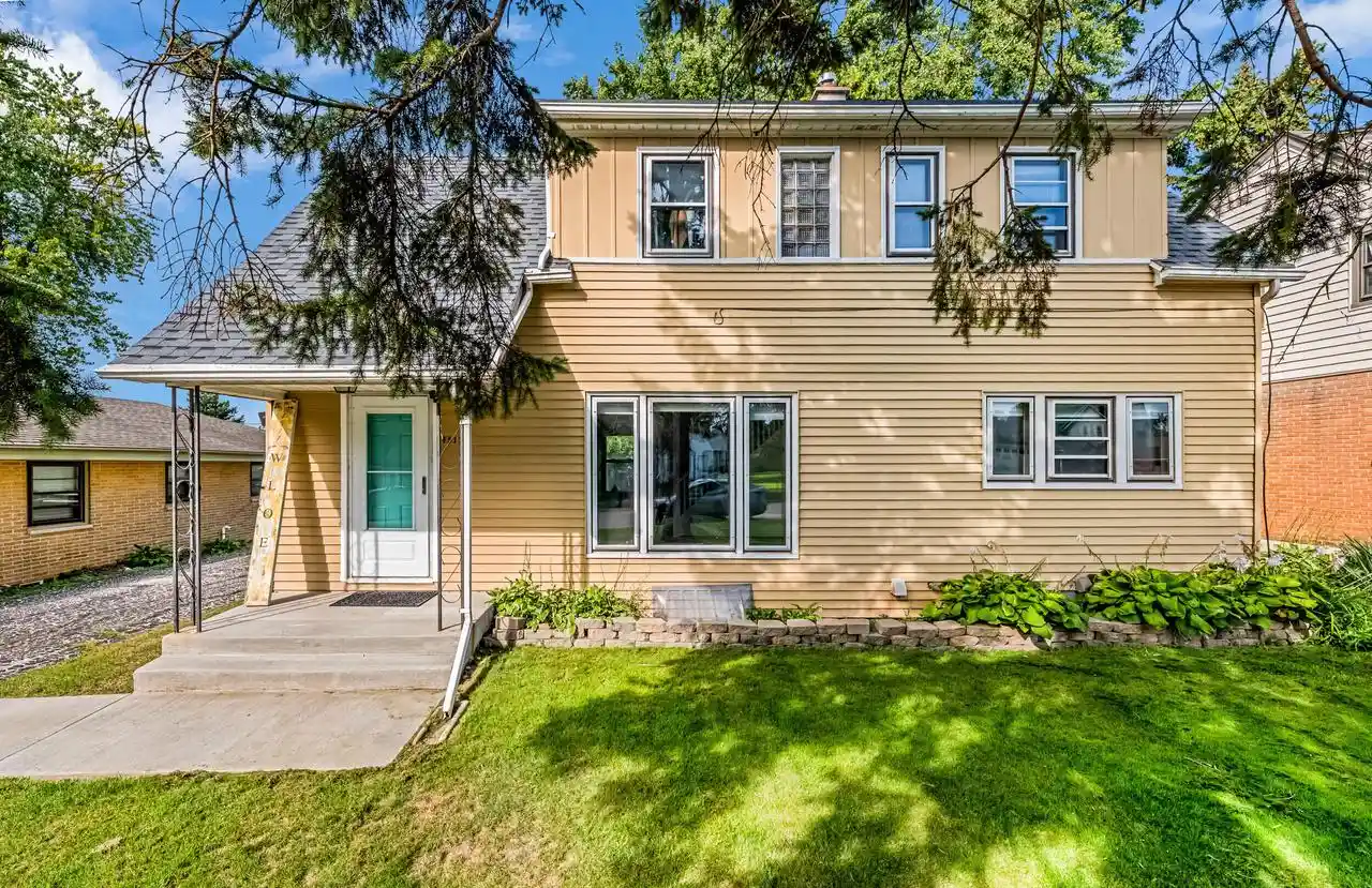 Photo 1 of Single family home for sale at 4517 S Kansas Ave, Saint Francis, WI 53235 | MLS# 1980815 | Listing updated on 2026-09-16