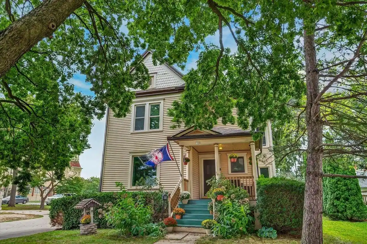Photo 1 of Single family home for sale at 131 S Spring St, Columbus, WI 53925 | MLS# 2032792 | Listing updated on 2026-09-17