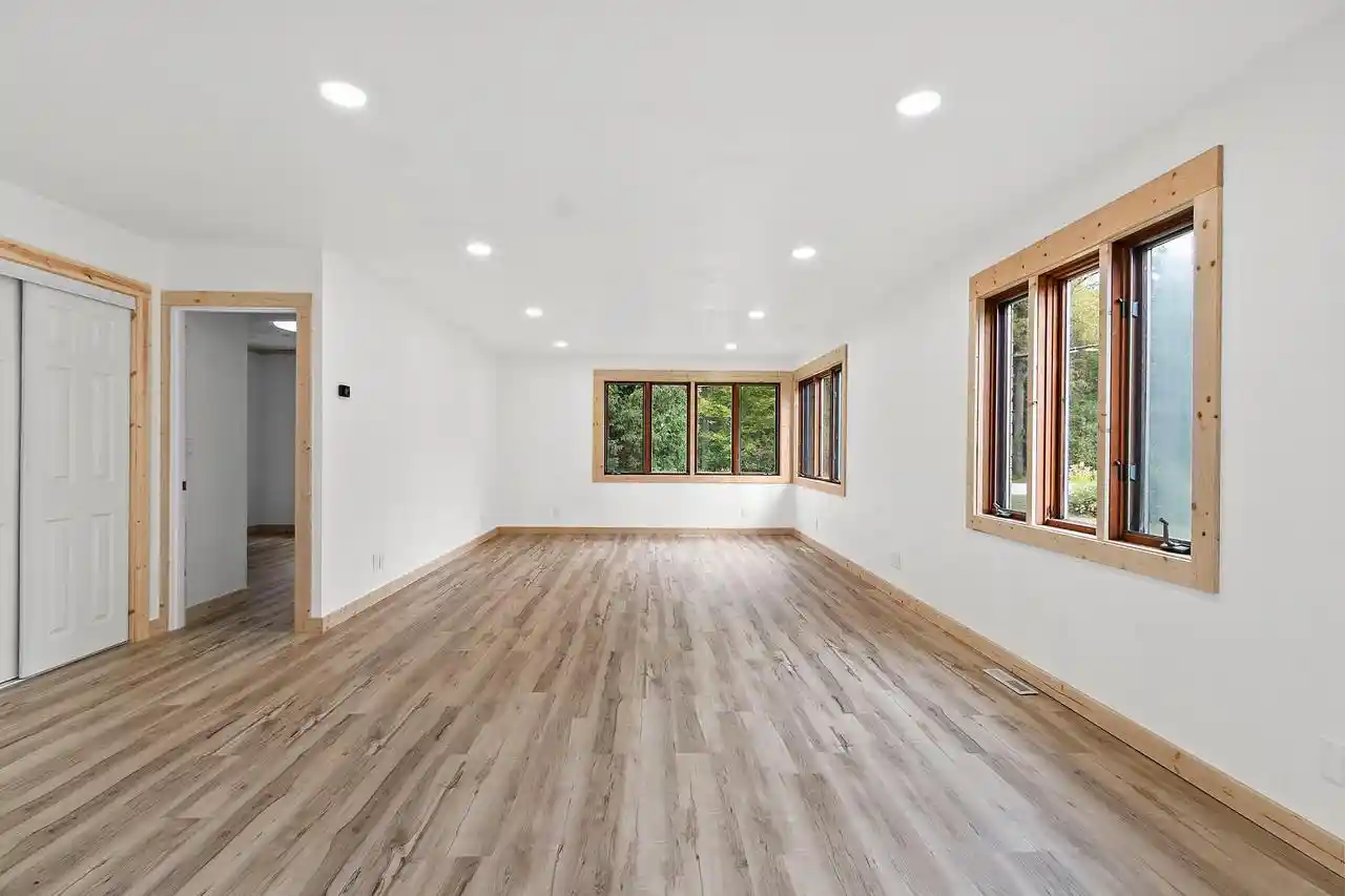 Photo 3 of Single family home for sale at 1529 Lakeview Dr, Green Bay, WI 54313 | MLS# 50332743 | Listing updated on 2026-09-23