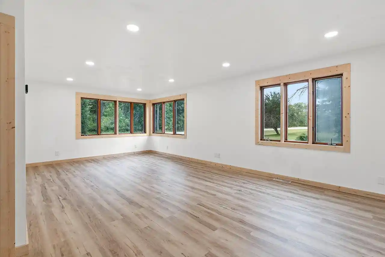 Photo 3 of Single family home for sale at 1529 Lakeview Dr, Green Bay, WI 54313 | MLS# 50332743 | Listing updated on 2026-09-23