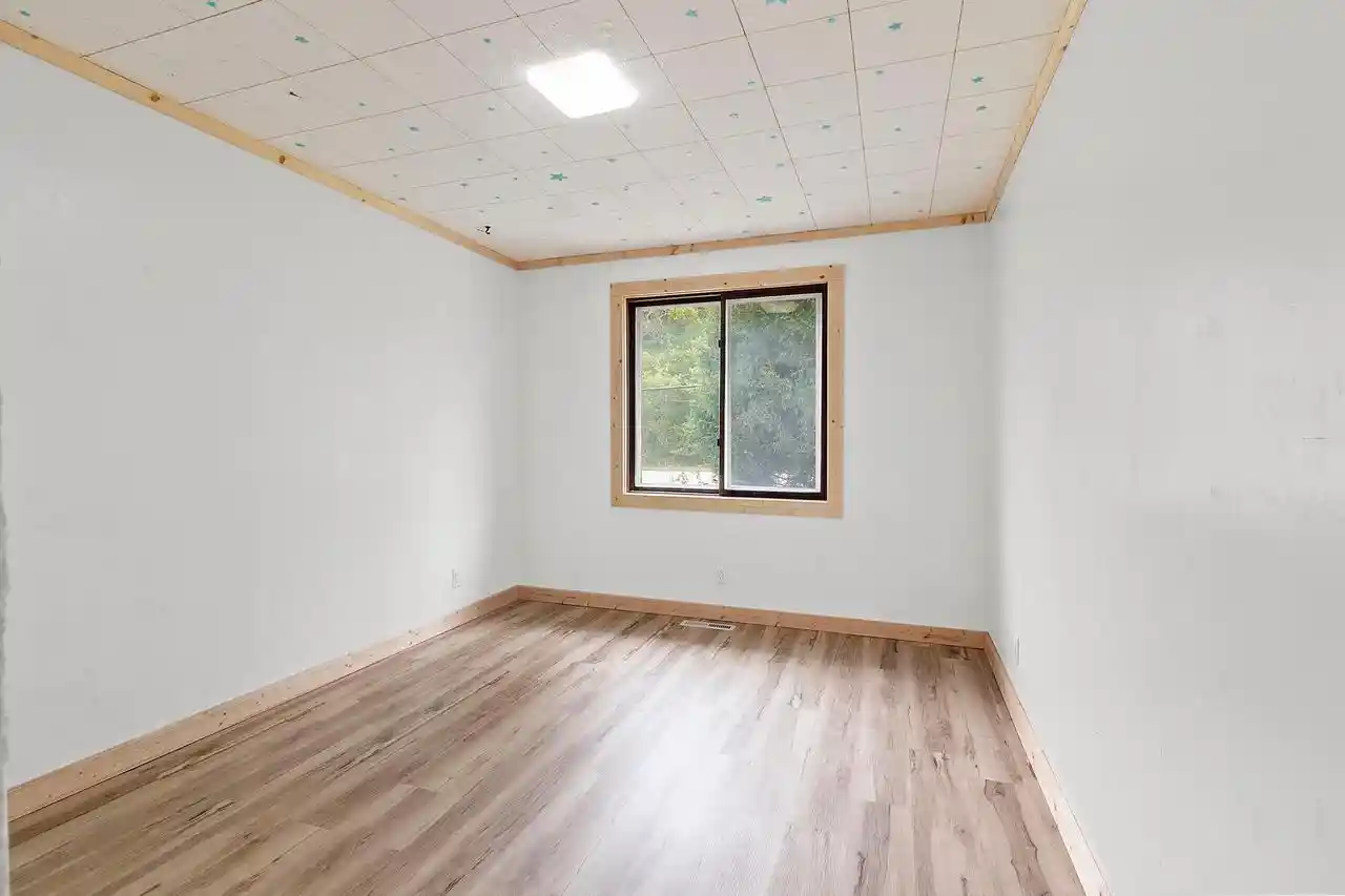Photo 4 of Single family home for sale at 1529 Lakeview Dr, Green Bay, WI 54313 | MLS# 50332743 | Listing updated on 2026-09-23
