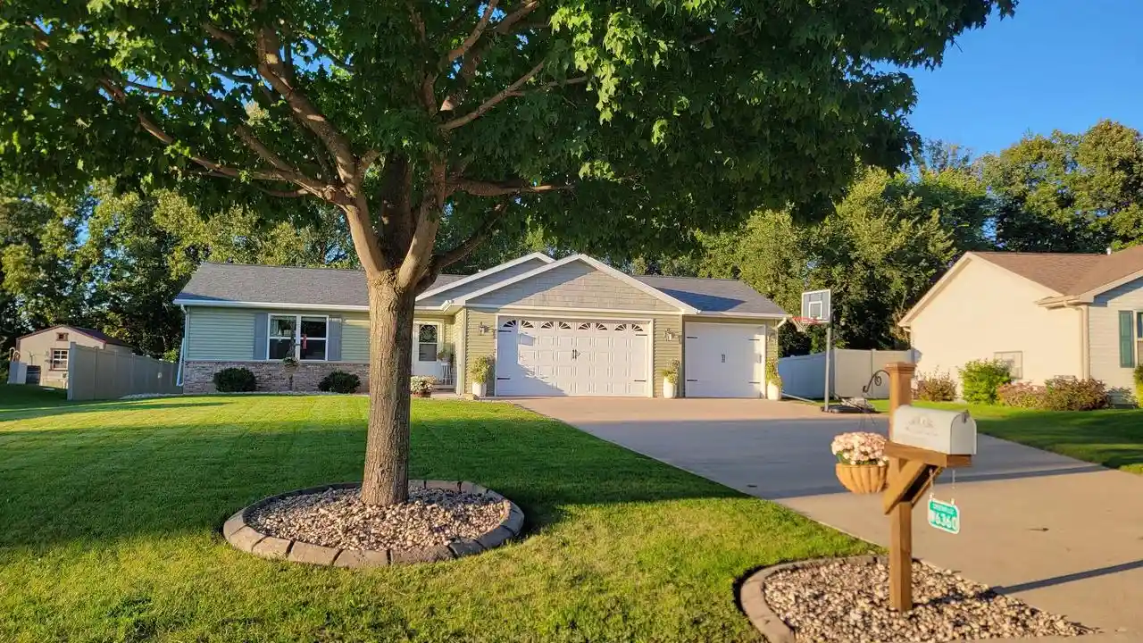 Photo 1 of Single family home for sale at W6360 Goose Crk Cir, Greenville, WI 54942 | MLS# 50332738 | Listing updated on 2026-09-17