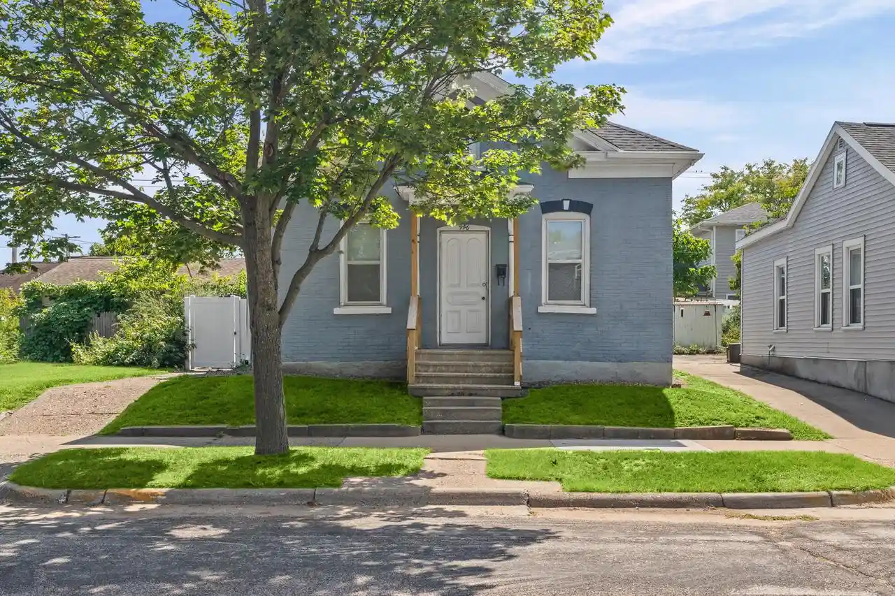 Photo 1 of Single family home for sale at 946 Hood St, La Crosse, WI 54601 | MLS# 1980818 | Listing updated on 2026-09-16