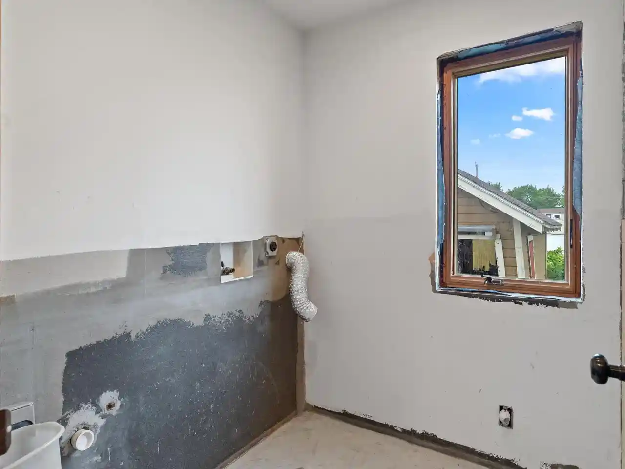 Photo 4 of Sale Pending at 2330 S 16th Street, Sheboygan, WI 53081 | MLS# 1980832 | Listing updated on 2026-10-06