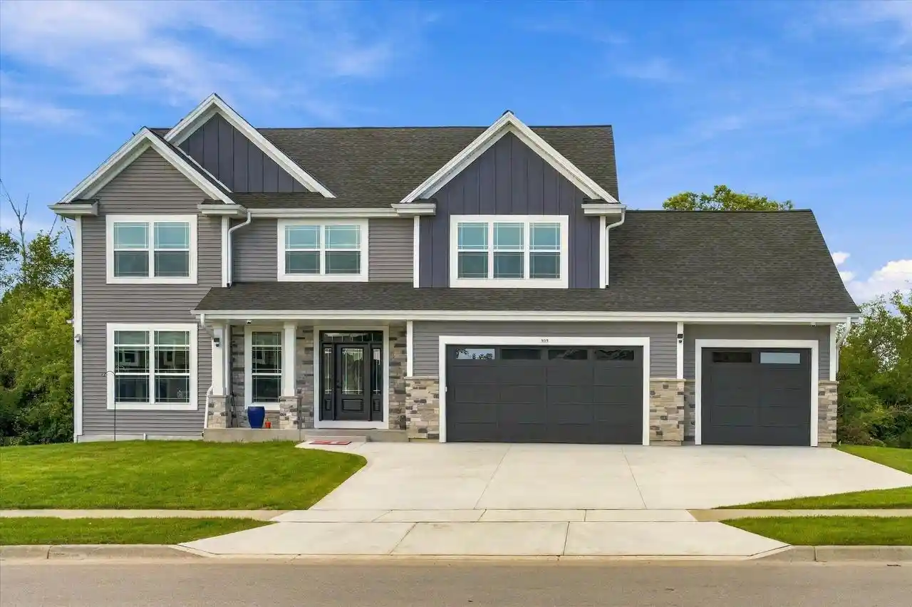 Photo 1 of Single family home for sale at 935 Kohlwey Dr, Grafton, WI 53024 | MLS# 1980833 | Listing updated on 2026-10-05