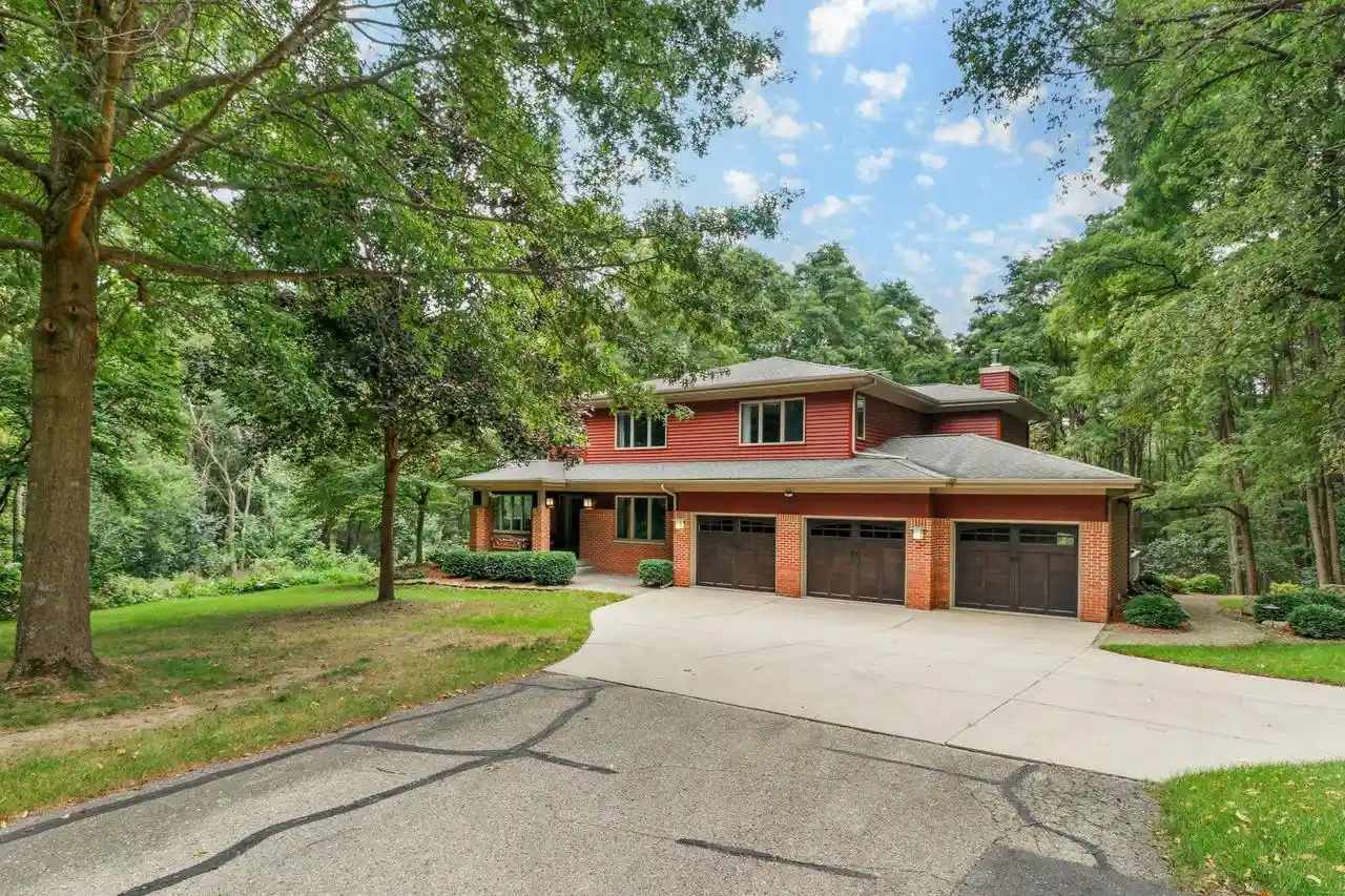 Photo 3 of Single family home for sale at 899 County Rd Mm, Oregon, WI 53575 | MLS# 2032803 | Listing updated on 2026-09-21