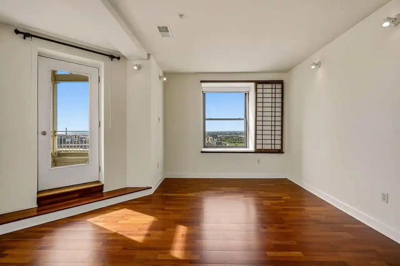 Listing Photo 4 - Condo for sale in Wisconsin Tower located at 606 W Wisconsin Ave, Milwaukee, WI 53203 - Unit #1801