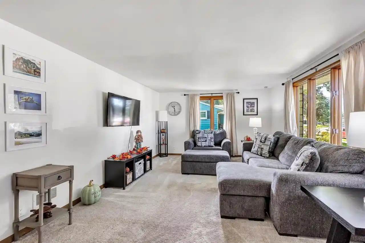 Photo 2 of Single family home for sale at 423 Bader St, Green Bay, WI 54302 | MLS# 50332711 | Listing updated on 2026-09-23