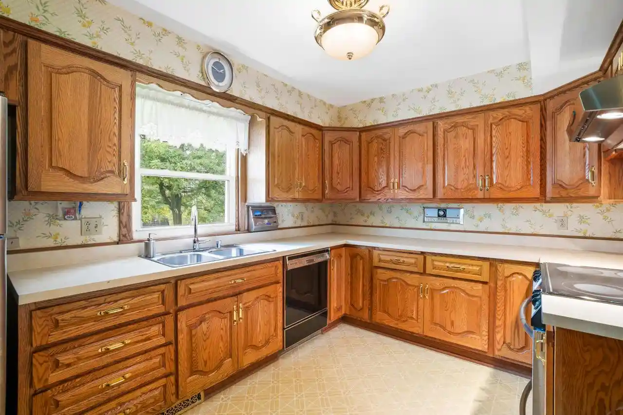 Photo 2 of Single family home for sale at 1638 Meadowlane Ave, Mount Pleasant, WI 53406 | MLS# 1980848 | Listing updated on 2026-09-22
