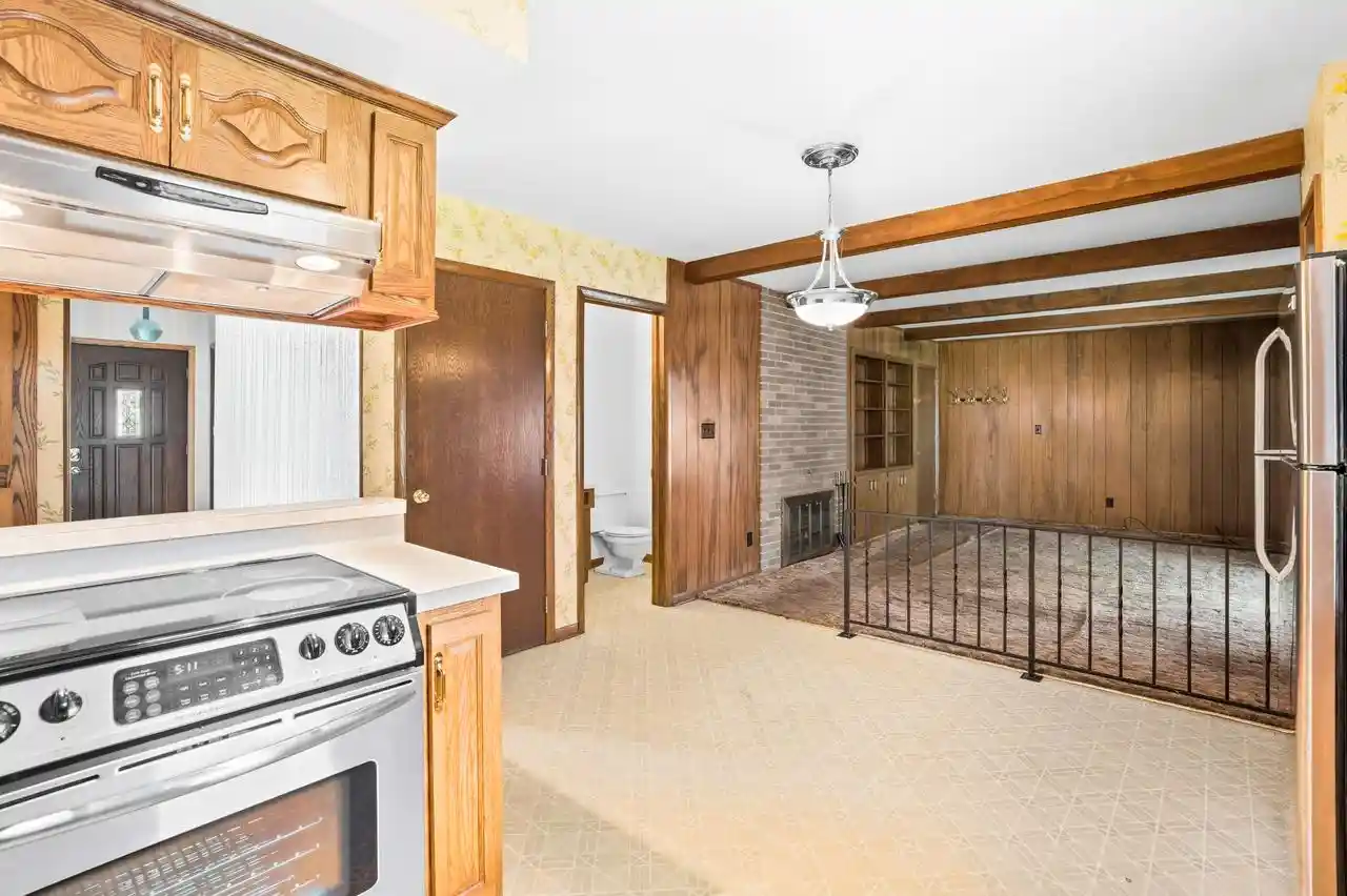 Photo 3 of Single family home for sale at 1638 Meadowlane Ave, Mount Pleasant, WI 53406 | MLS# 1980848 | Listing updated on 2026-09-22