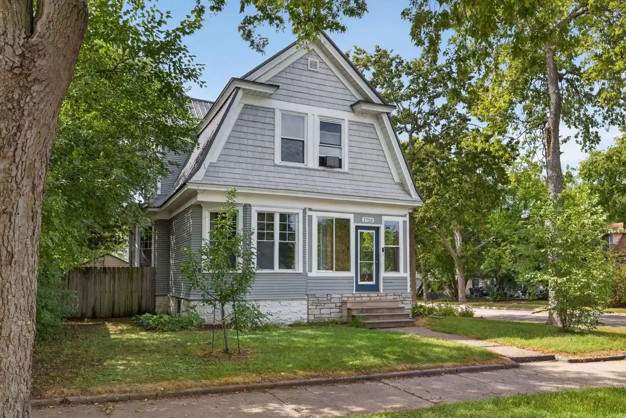 Photo 1 of Single family home for sale at 1733 Charles St, La Crosse, WI 54603 | MLS# 1980851 | Listing updated on 2026-09-16