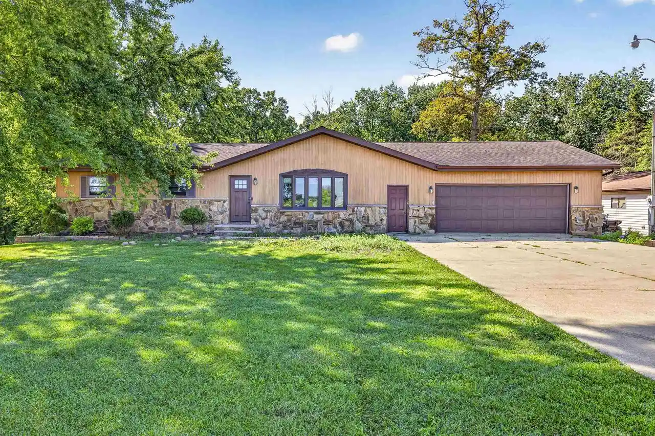 Photo 1 of Single family home for sale at W487 County Rd Uu, Kaukauna, WI 54130 | MLS# 50332752 | Listing updated on 2026-09-22