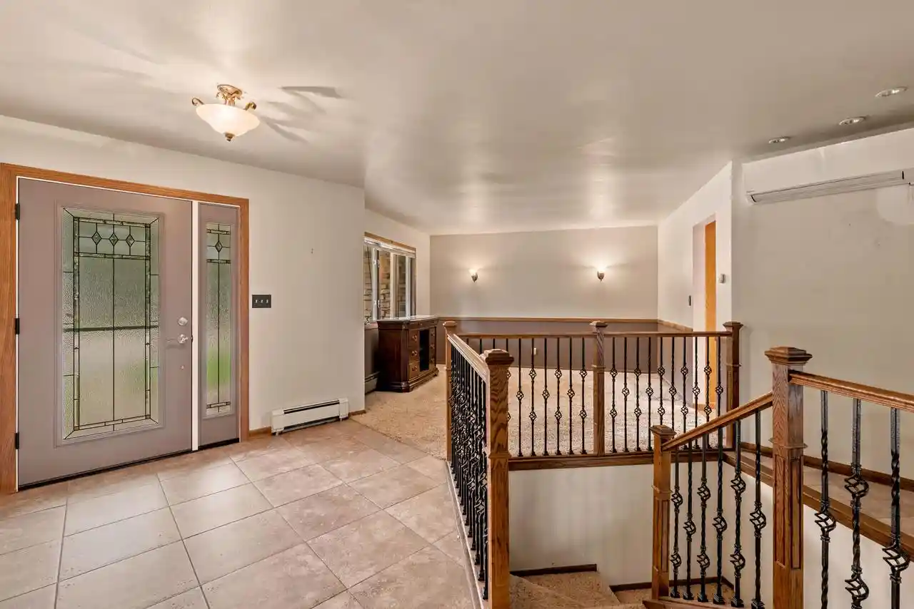 Photo 3 of Single family home for sale at 170 Crestwood Dr, Sheboygan Falls, WI 53085 | MLS# 1980866 | Listing updated on 2026-09-21