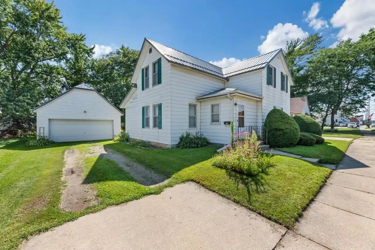 Photo 1 of Single family home for sale at 318 Grove St E St, Caledonia, MN 55921 | MLS# 1980868 | Listing updated on 2026-09-16