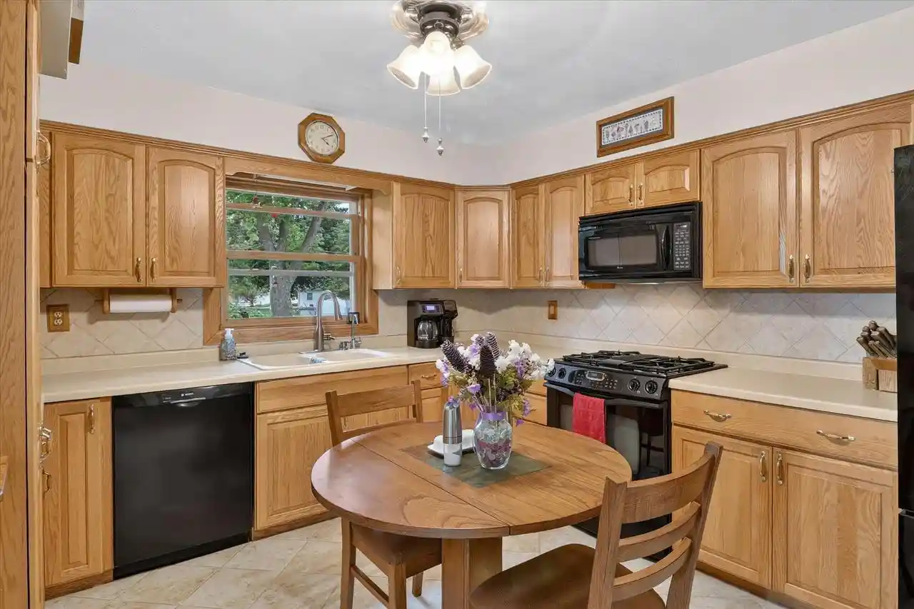 Photo 4 of Single family home for sale at 825 W Happy Holw Rd, Janesville, WI 53546 | MLS# 2032819 | Listing updated on 2026-09-19