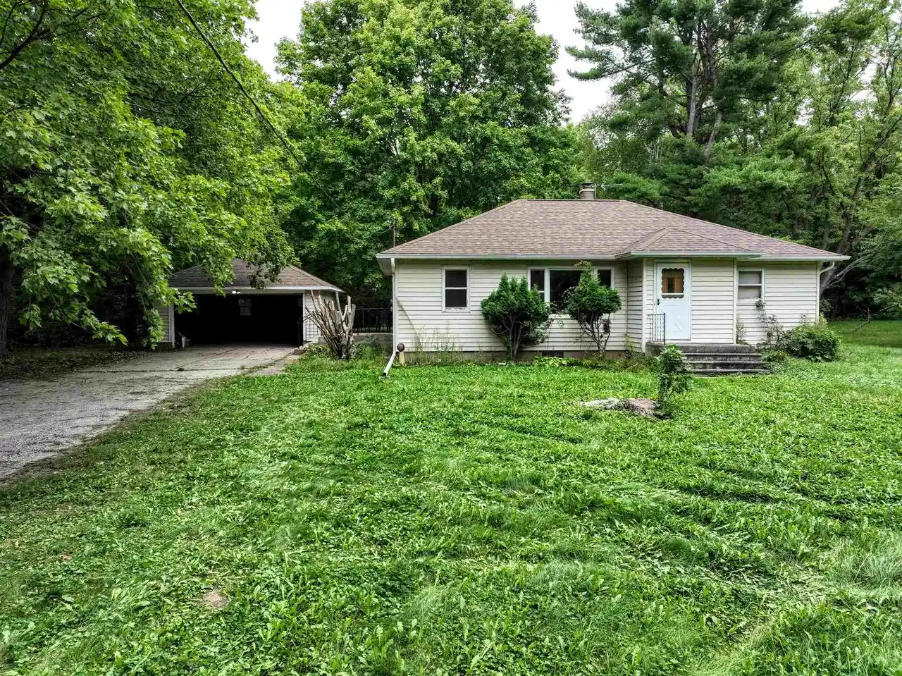 Photo 1 of Single family home for sale at W5238 Biederman Dr, Johnson Creek, WI 53038 | MLS# 2032818 | Listing updated on 2026-10-08