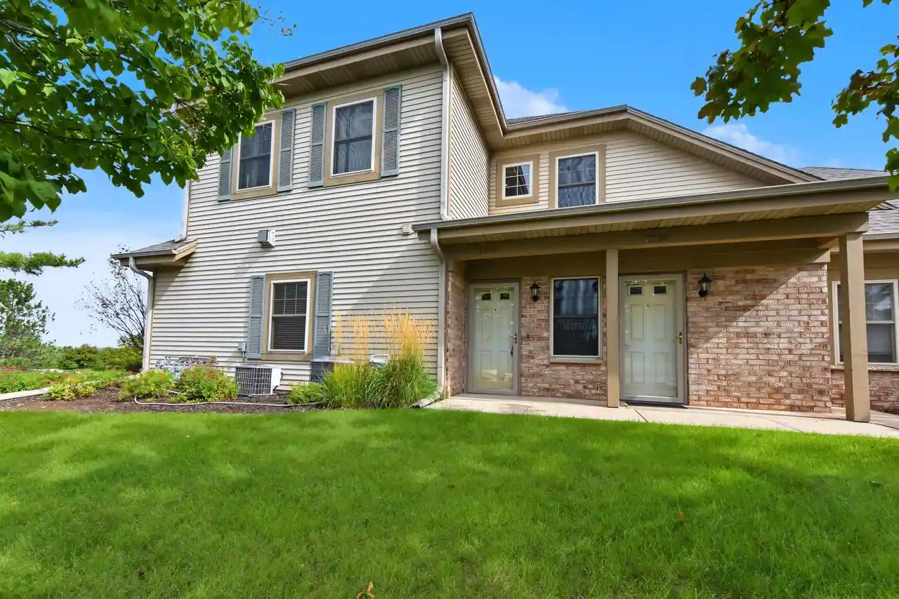 Condo for sale at N55w17156 Ravenwood Dr #19156, Menomonee Falls, WI 53051 | MLS# 1980876