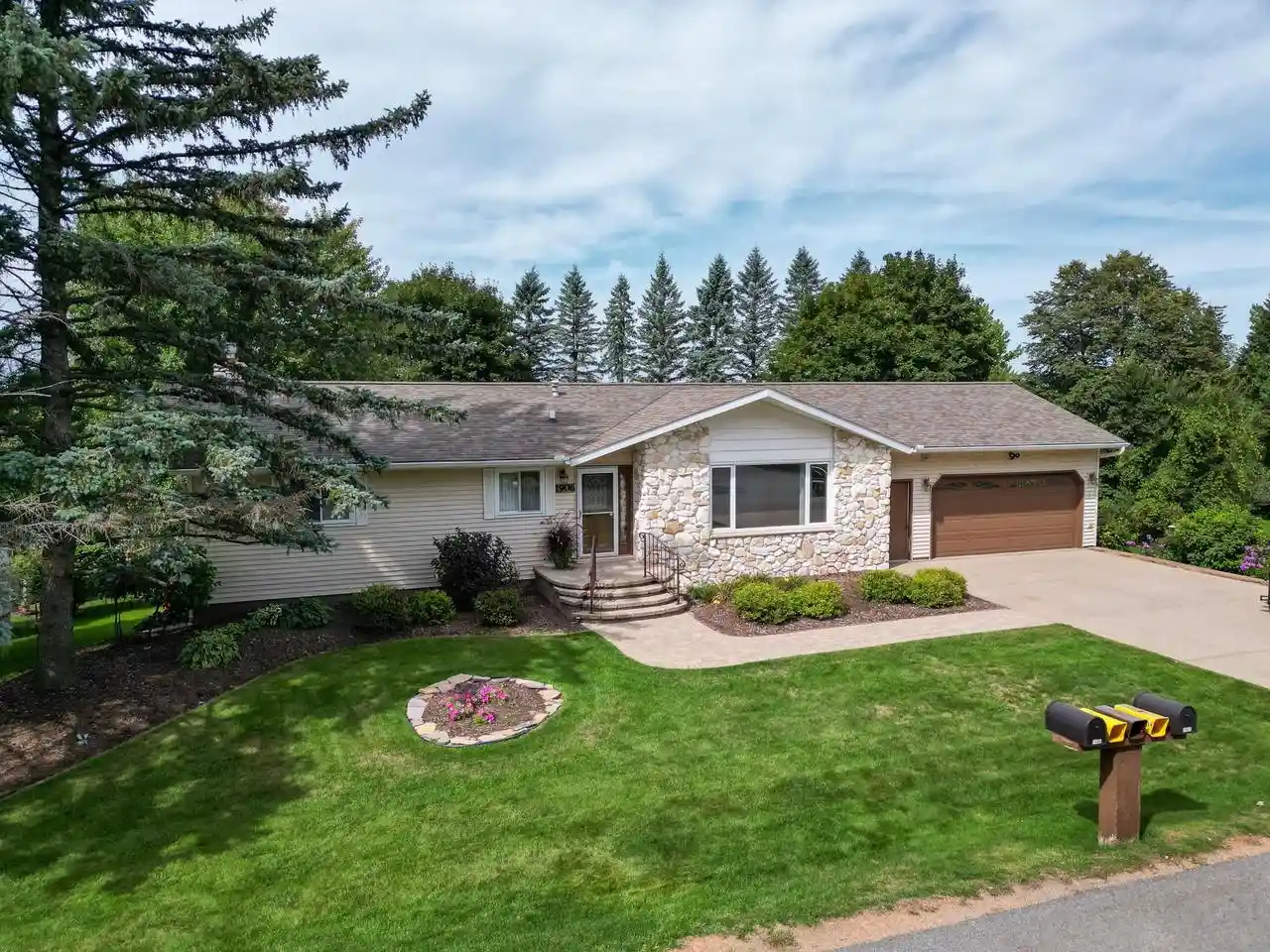 Photo 1 of Single family home for sale at 1906 Perry Dr, Schofield, WI 54476 | MLS# 22604601 | Listing updated on 2026-09-22