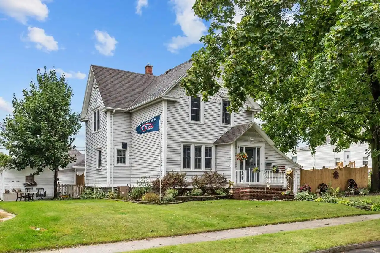 Photo 1 of Single family home for sale at 909 N 14th Street, Manitowoc, WI 54220 | MLS# 50332791 | Listing updated on 2026-09-28