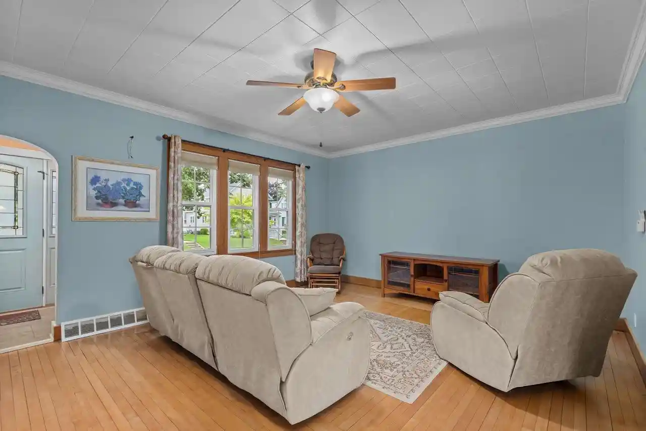 Photo 3 of Single family home for sale at 909 N 14th Street, Manitowoc, WI 54220 | MLS# 50332791 | Listing updated on 2026-09-28