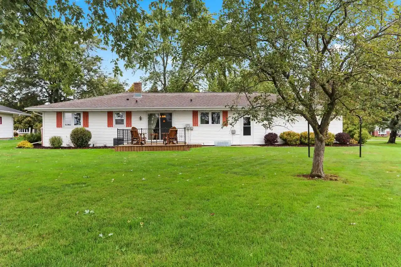 Photo 2 of Single family home for sale at 233 E National Ave, Brillion, WI 54110 | MLS# 50332785 | Listing updated on 2026-09-16