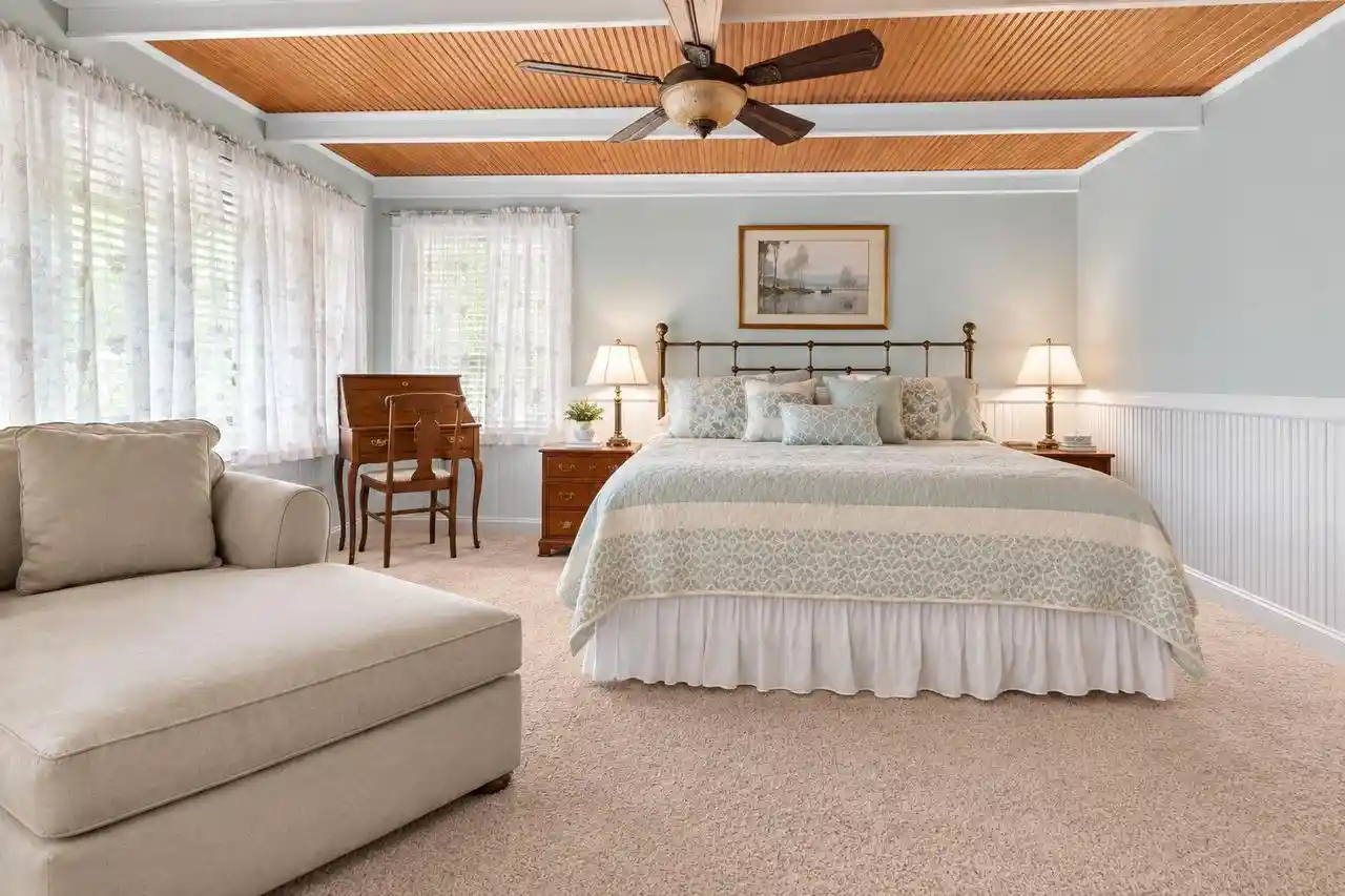 Photo 3 of Single family home for sale at 435 Forest Dr, Fontana, WI 53125 | MLS# 1980904 | Listing updated on 2026-09-18