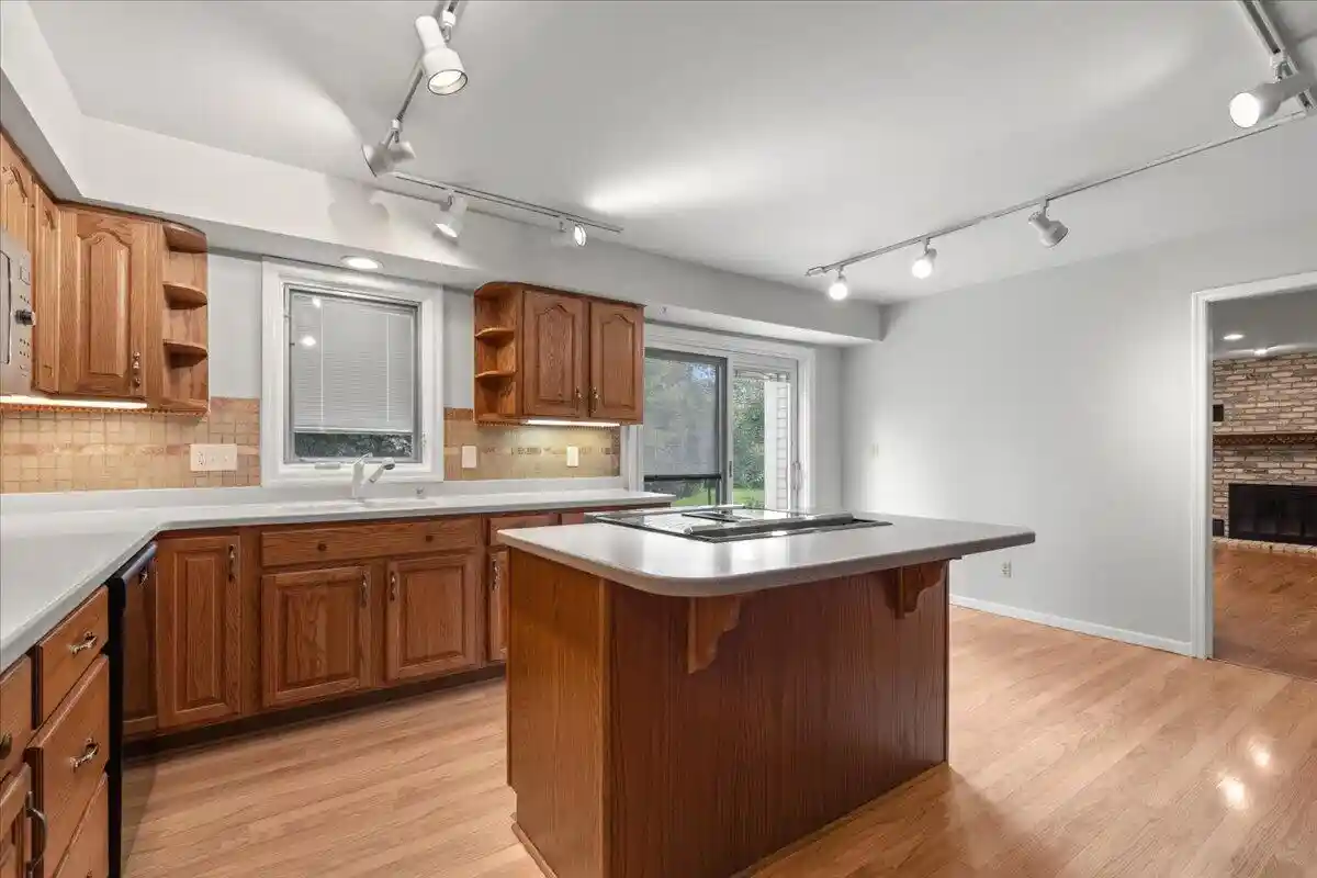 Photo 2 of Single family home for sale at 9 Cherrywood Ct, Racine, WI 53402 | MLS# 1980912 | Listing updated on 2026-09-17