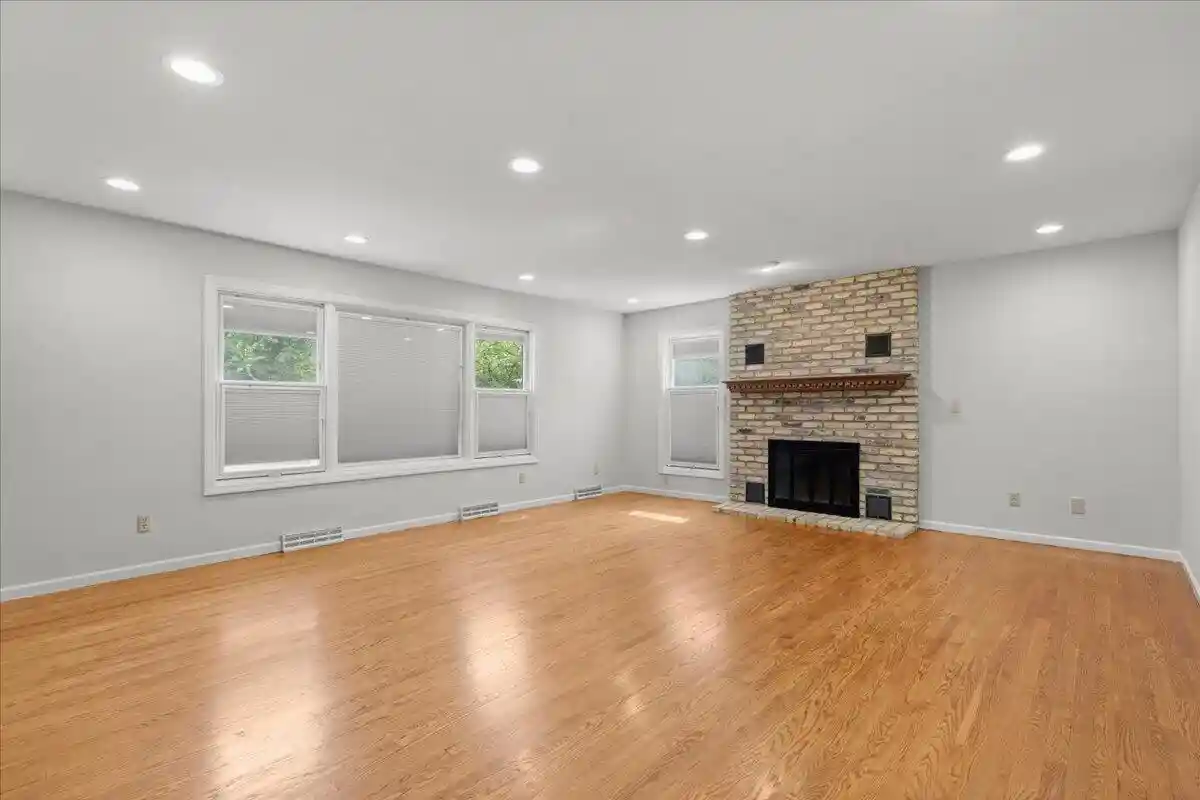 Photo 3 of Single family home for sale at 9 Cherrywood Ct, Racine, WI 53402 | MLS# 1980912 | Listing updated on 2026-09-17