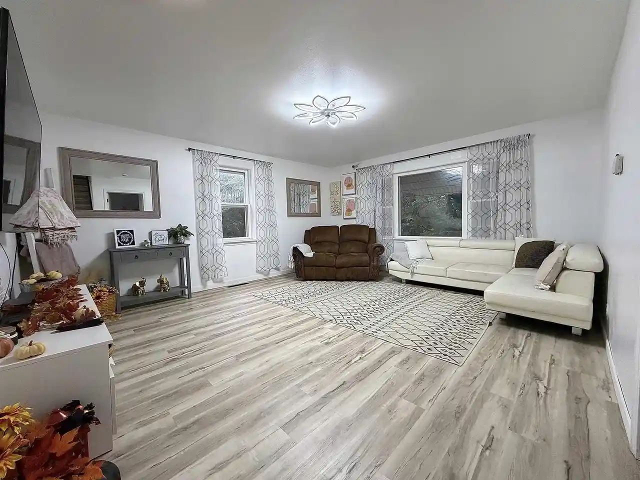 Photo 2 of Single family home for sale at WI | 515 State Farm Rd,WI 53531 | MLS# 2032840 | Listing updated on 2026-10-07