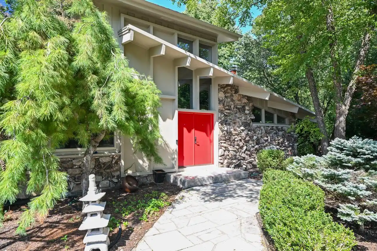 Photo 1 of Single family home for sale at 9484 N Fairway Dr, Milwaukee, WI 53217 | MLS# 1980920 | Listing updated on 2026-09-18