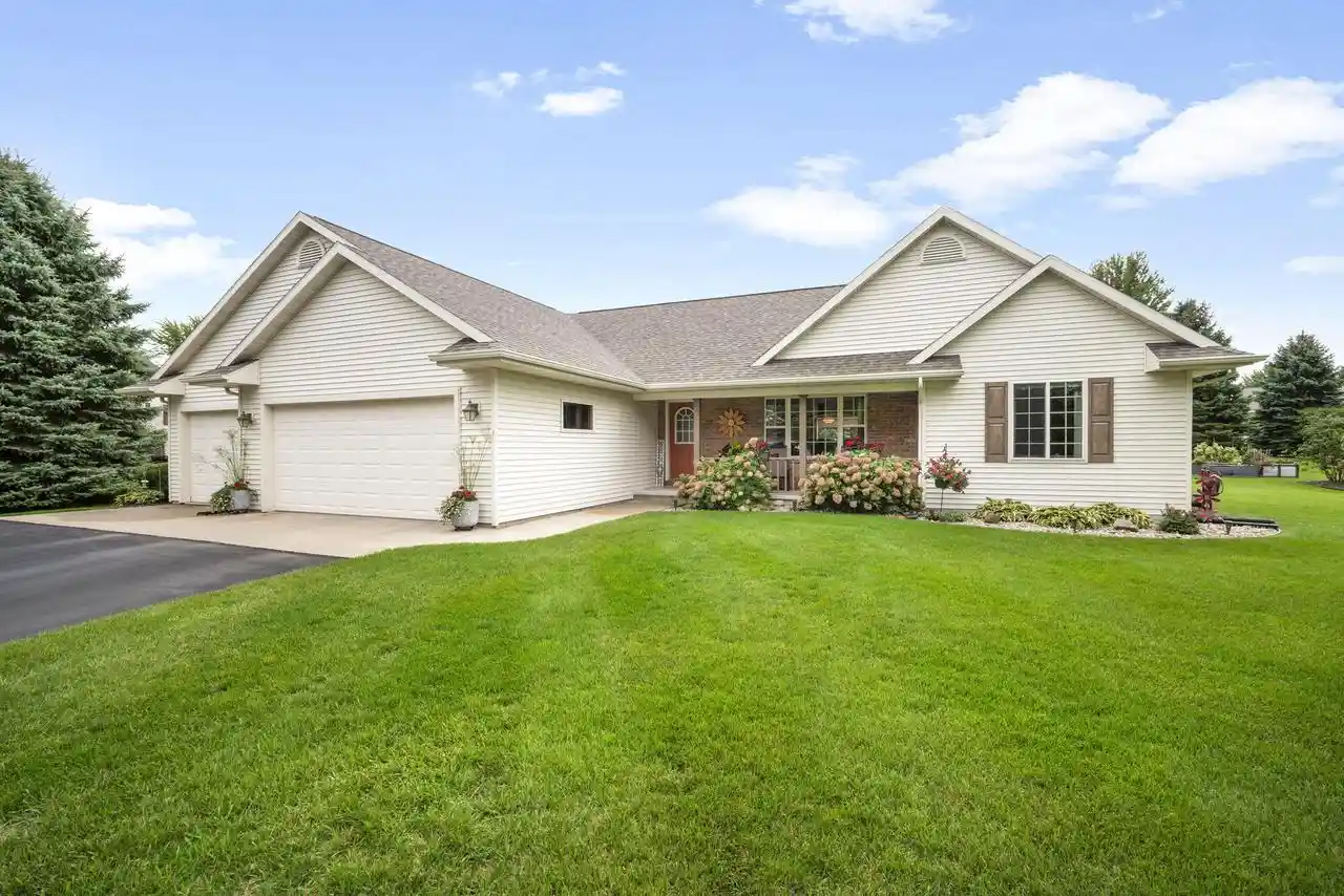 Photo 1 of Single family home for sale at W3836 Somerset Ct, Fond Du Lac, WI 54937 | MLS# 1980919 | Listing updated on 2026-09-18