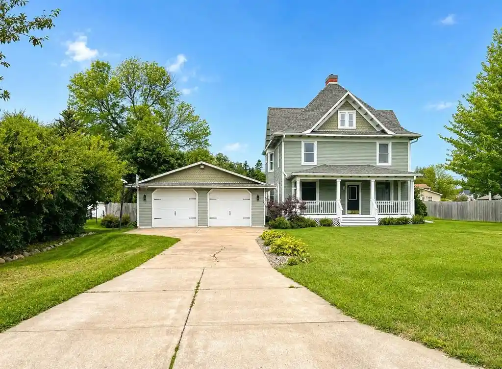 Photo 1 of Single family home for sale at 410 Jefferson St, Stanley, WI 54768 | MLS# 1605181 | Listing updated on 2026-09-18