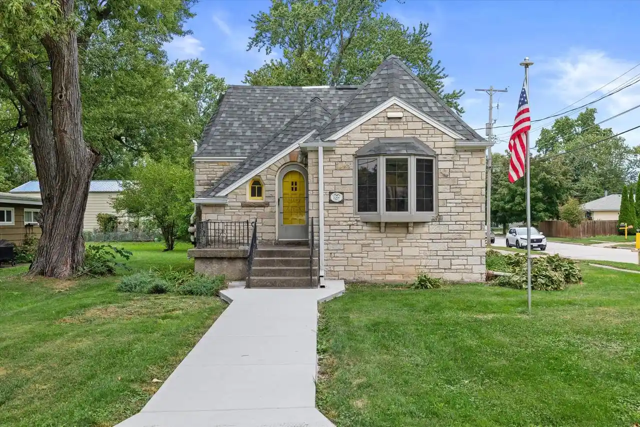 Photo 1 of Single family home for sale at 2000 Summit Ave, Waukesha, WI 53188 | MLS# 1980939 | Listing updated on 2026-09-25