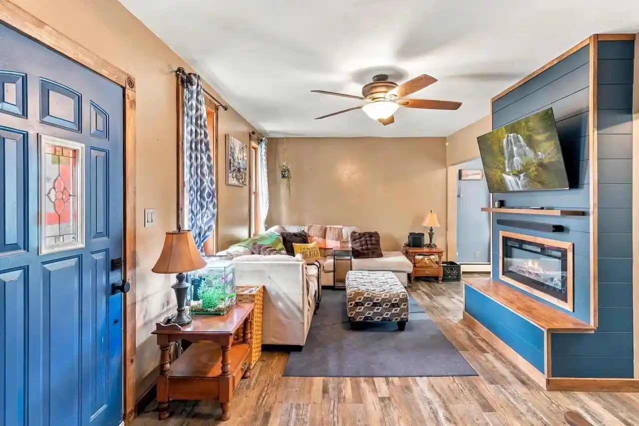 Photo 3 of Single family home for sale at 924 Cleveland St, Watertown, WI 53098 | MLS# 2032853 | Listing updated on 2026-10-05