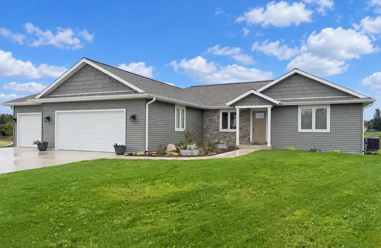 Photo 1 of Single family home for sale at 4801 Lincoln Way, Sheboygan, WI 53083 | MLS# 1980951 | Listing updated on 2026-10-09