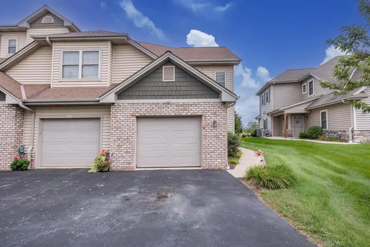 Condo for sale at 1680 New Port Vista Dr, Grafton, WI 53024 | MLS# 1980956