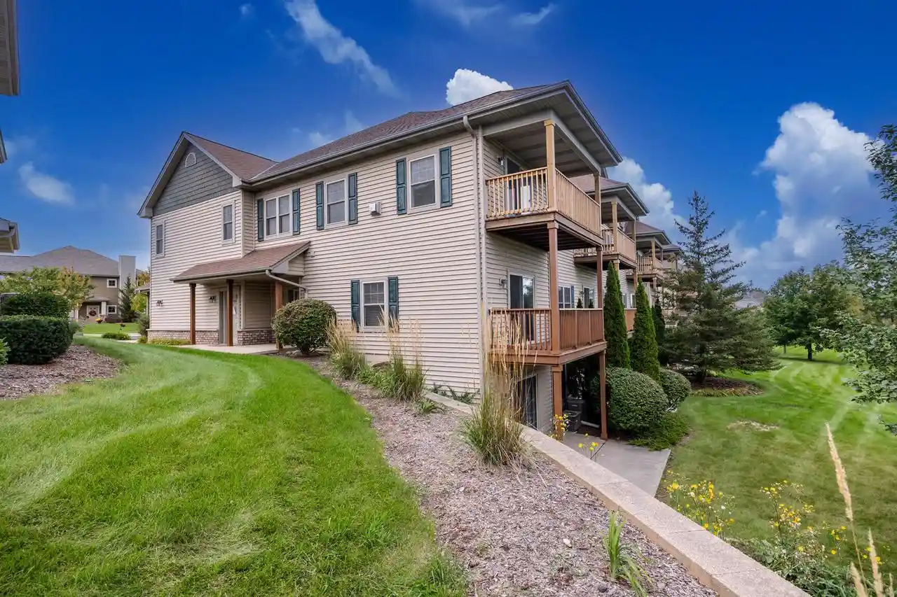 Photo 3 of Condo for sale at 1680 New Port Vista Dr, Grafton, WI 53024 | MLS# 1980956 | Listing updated on 2026-09-25