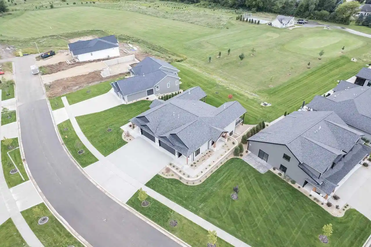 Listing Photo 5 - Condo for sale in building located at 341 Ridge Vw Dr, Milton, WI 53563 - Unit #17