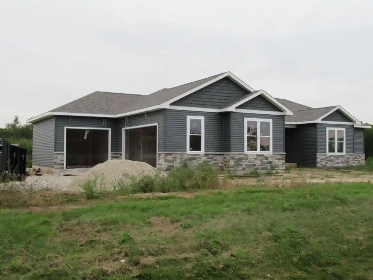 Photo 4 of Single family home for sale at 3980 S Deer Dr, Beloit, WI 53511 | MLS# 2032857 | Listing updated on 2026-09-17