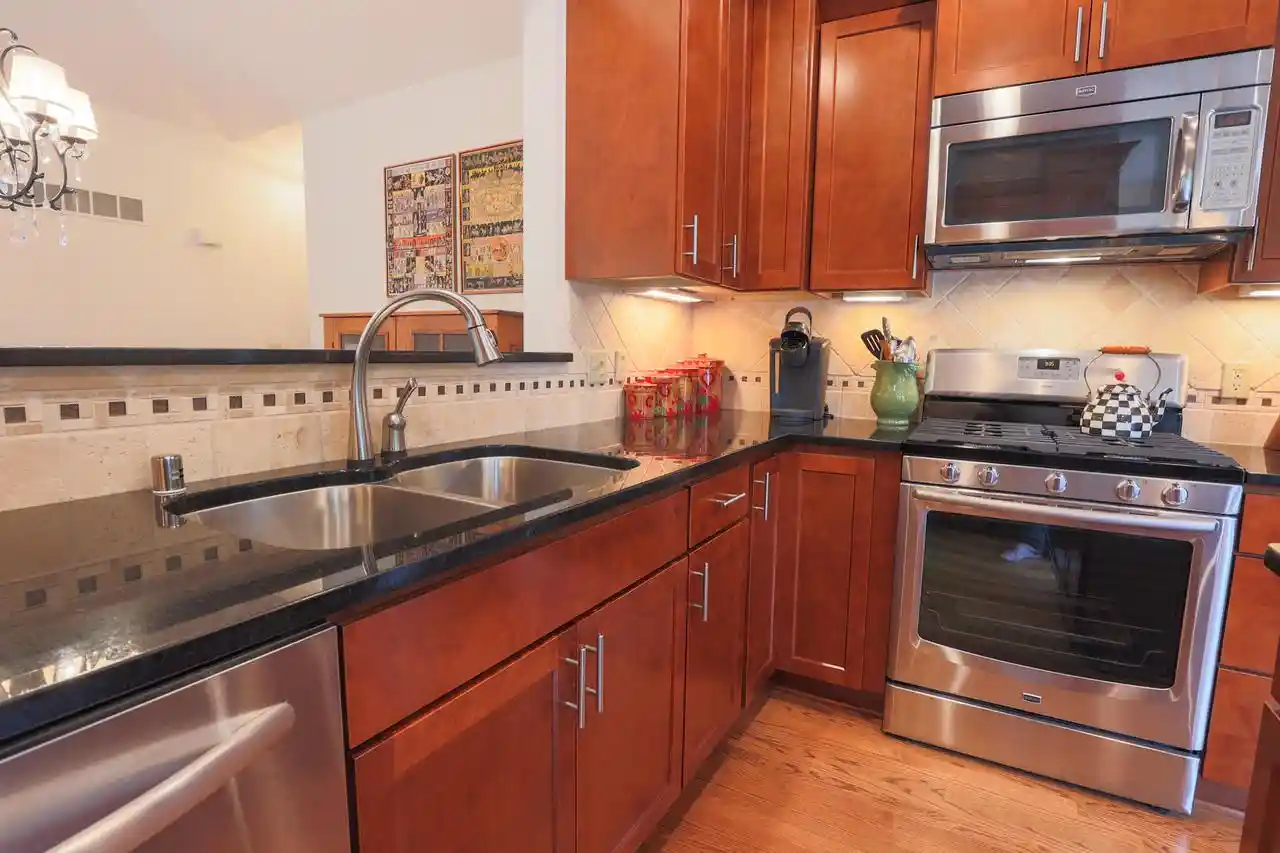 Listing Photo 4 - Condo for sale in building located at 212 Thorngate Ct, Burlington, WI 53105 - Unit #8