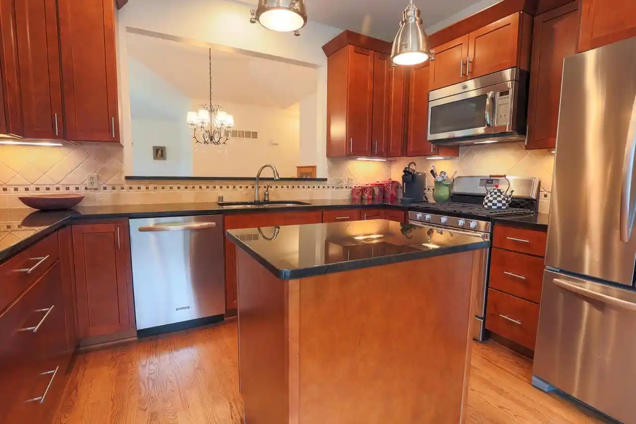 Listing Photo 5 - Condo for sale in building located at 212 Thorngate Ct, Burlington, WI 53105 - Unit #8