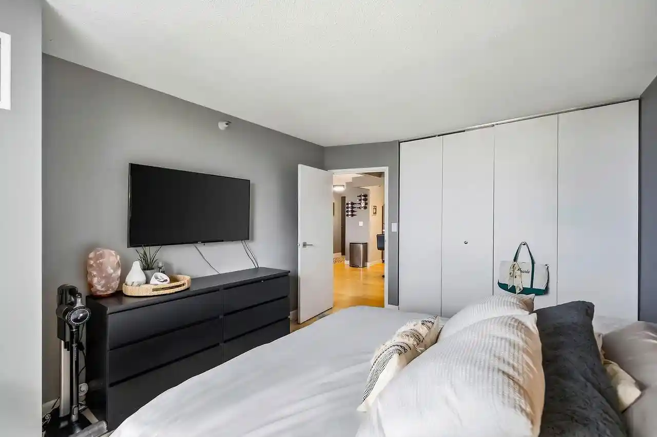 Photo 3 of Condo for sale at 1660 N Prospect Ave #704, Milwaukee, WI 53202 | MLS# 1980979 | Listing updated on 2026-09-17