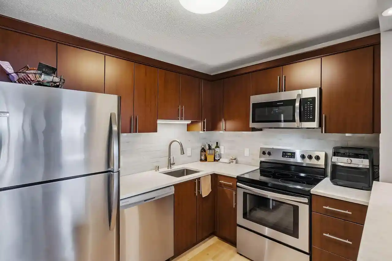 Photo 4 of Condo for sale at 1660 N Prospect Ave #704, Milwaukee, WI 53202 | MLS# 1980979 | Listing updated on 2026-09-17
