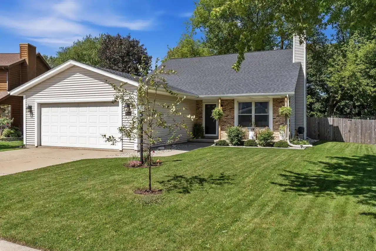 Photo 1 of Single family home for sale at 1566 Briarwood Ln, Hartford, WI 53027 | MLS# 1980981 | Listing updated on 2026-09-17