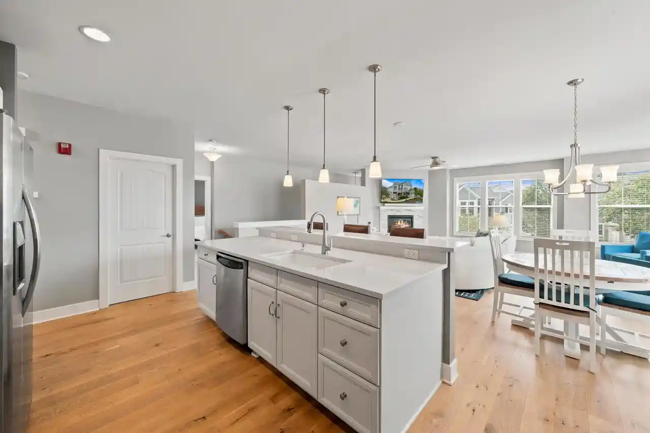 Listing Photo 4 - Condo for sale in building located at 1030 Crane Ct, Lake Geneva, WI 53147 - Unit #40-16