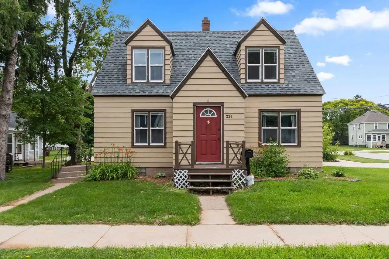 Photo 1 of Single family home for sale at 220 S Union St, Shawano, WI 54166 | MLS# 50332805 | Listing updated on 2026-09-17